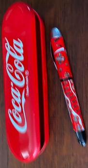 22100-1 € 6,00 coca cola pen ijzeren blikje.jpeg